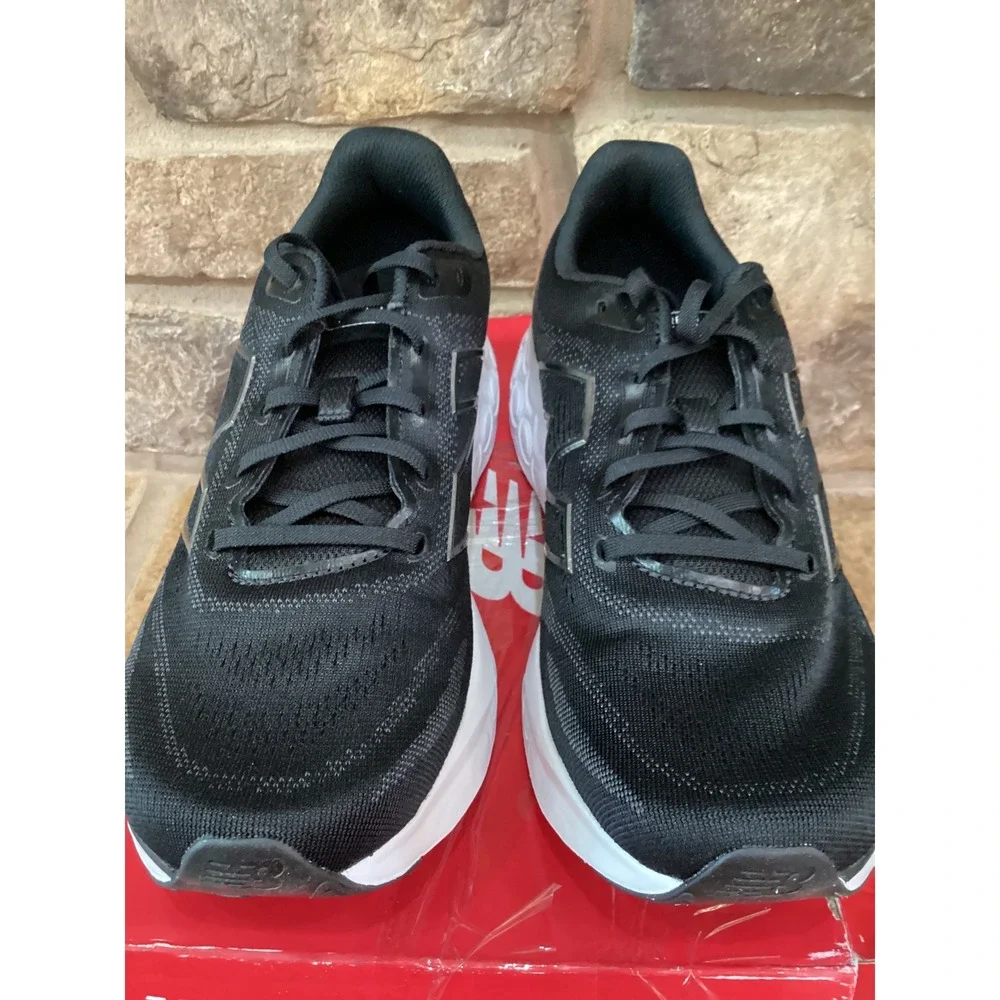 New Balance Fresh Foam 680 v8 Size Mens 9.5 Womens 11 Running Shoes Black Grey